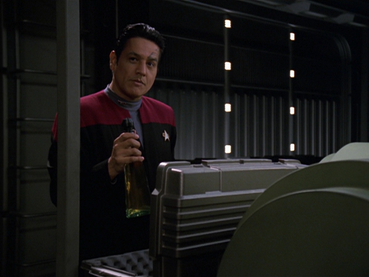 extant_StarTrek_VOY_7x11-Shattered_0081.jpg