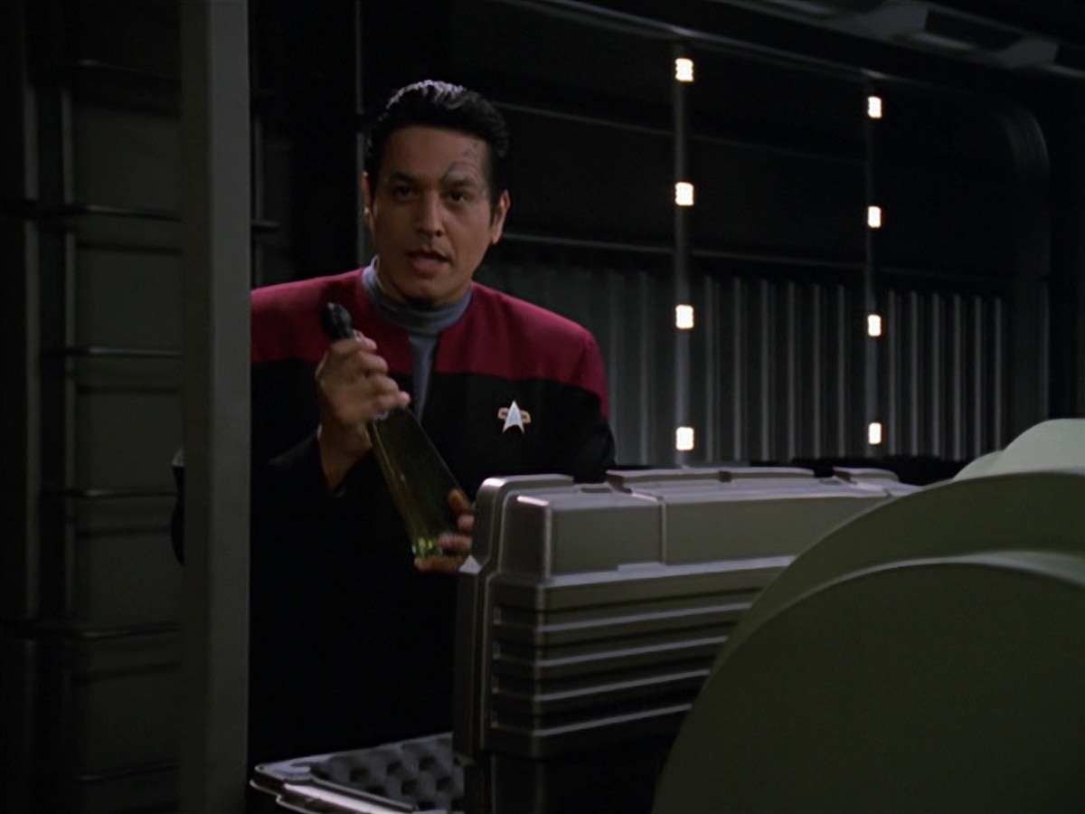 extant_StarTrek_VOY_7x11-Shattered_0083.jpg