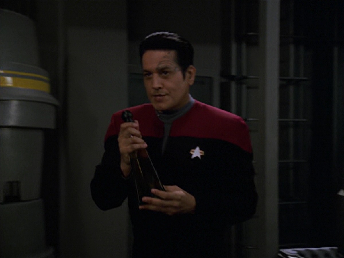 extant_StarTrek_VOY_7x11-Shattered_0085.jpg