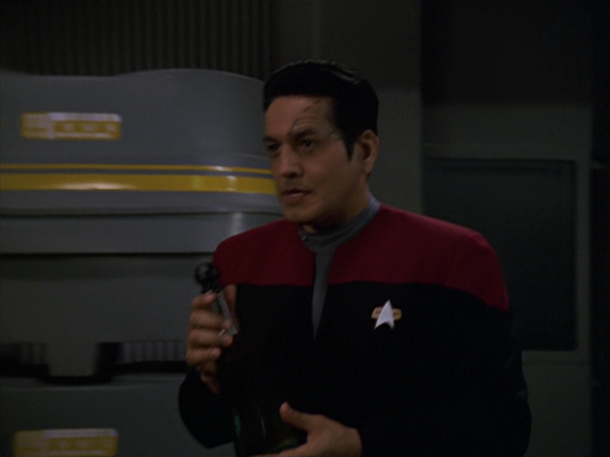 extant_StarTrek_VOY_7x11-Shattered_0086.jpg