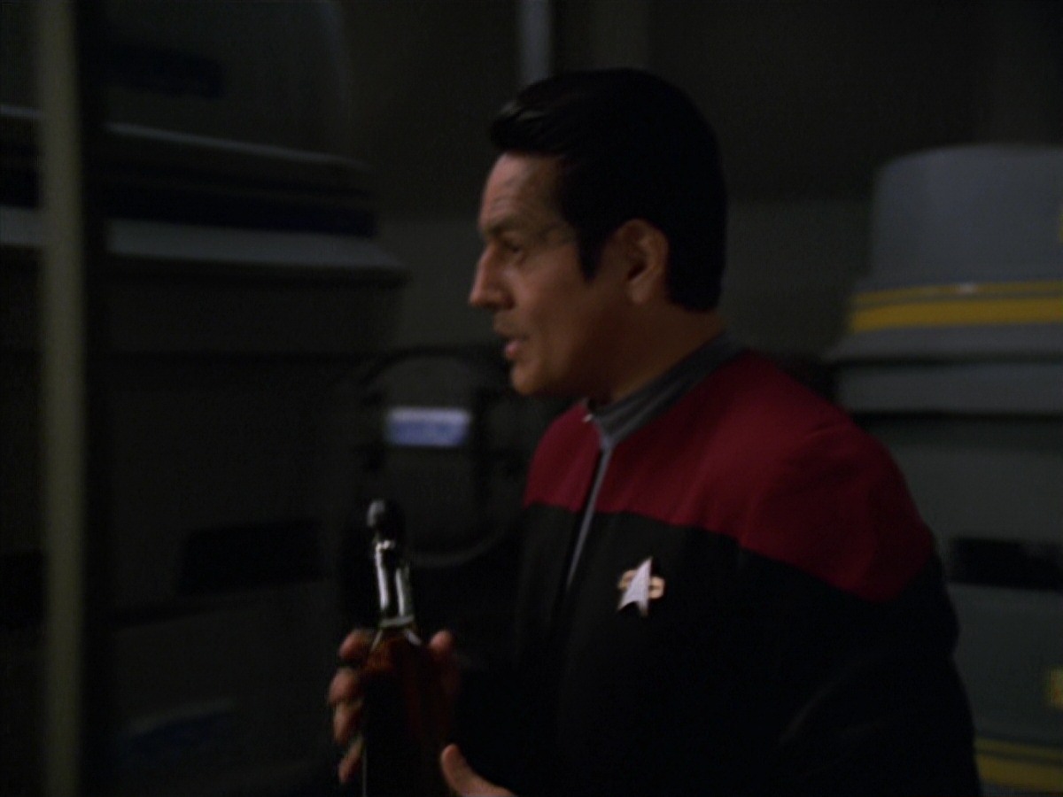 extant_StarTrek_VOY_7x11-Shattered_0088.jpg
