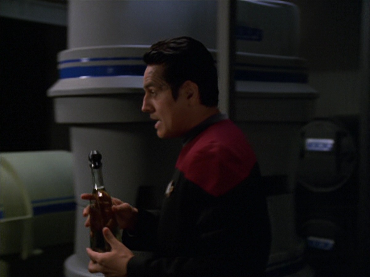 extant_StarTrek_VOY_7x11-Shattered_0089.jpg
