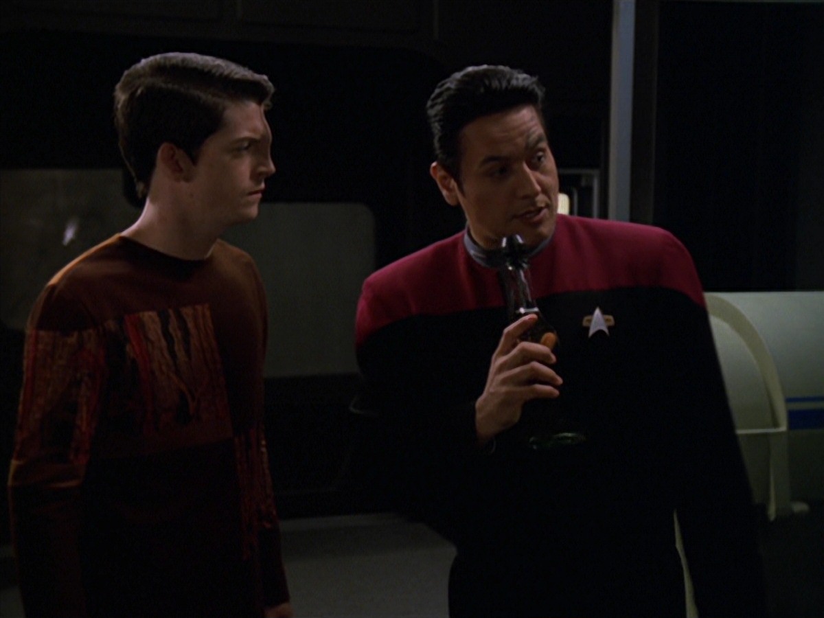 extant_StarTrek_VOY_7x11-Shattered_0093.jpg
