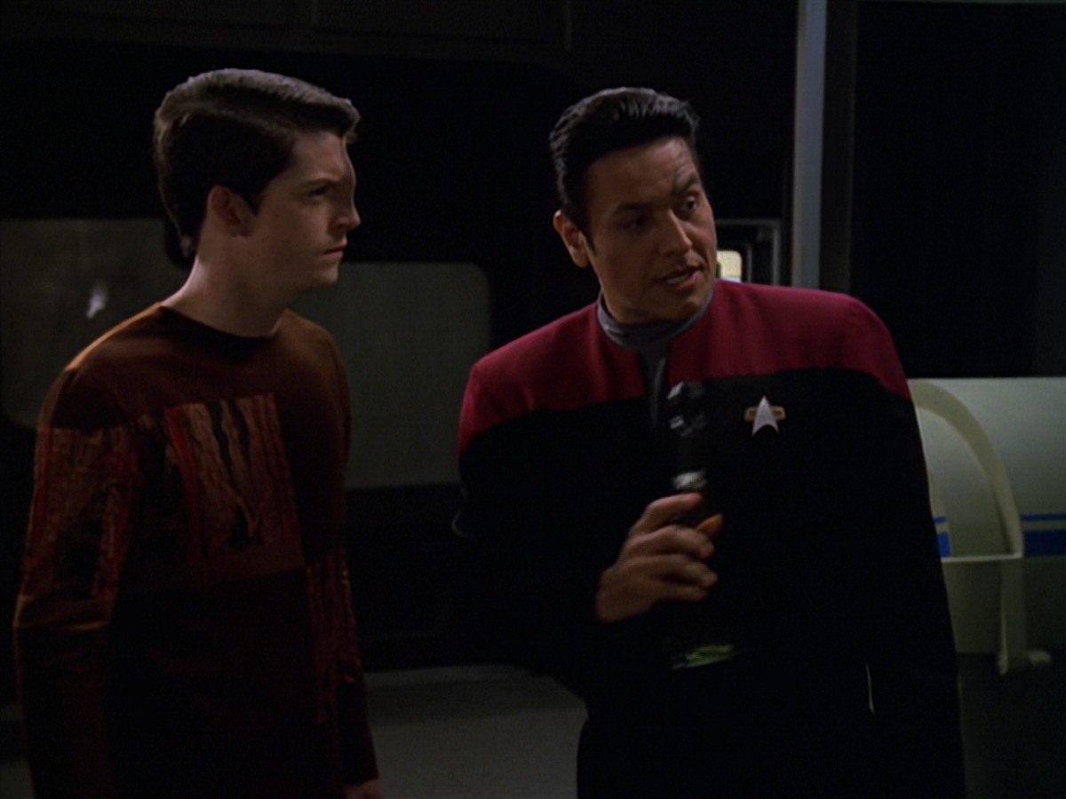 extant_StarTrek_VOY_7x11-Shattered_0094.jpg
