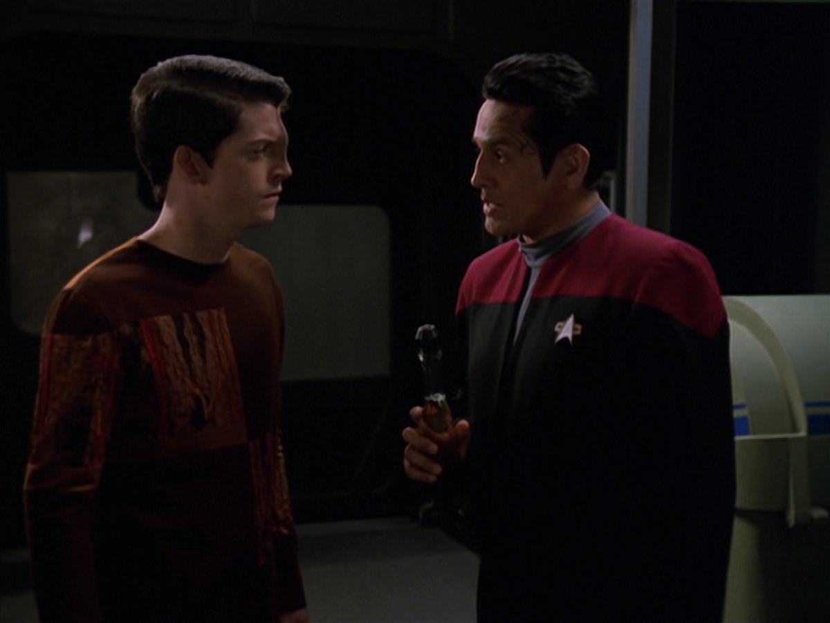 extant_StarTrek_VOY_7x11-Shattered_0095.jpg