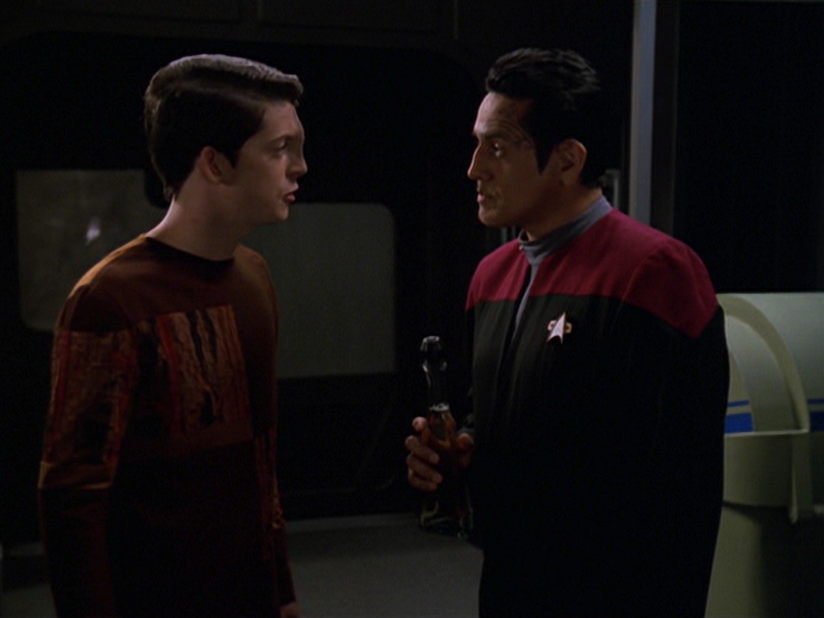 extant_StarTrek_VOY_7x11-Shattered_0097.jpg