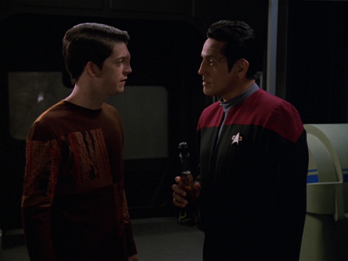 extant_StarTrek_VOY_7x11-Shattered_0098.jpg