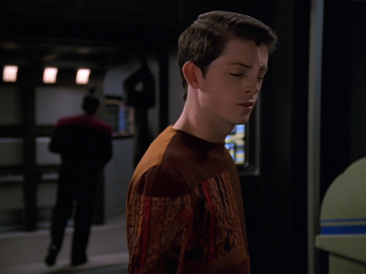 extant_StarTrek_VOY_7x11-Shattered_0119.jpg