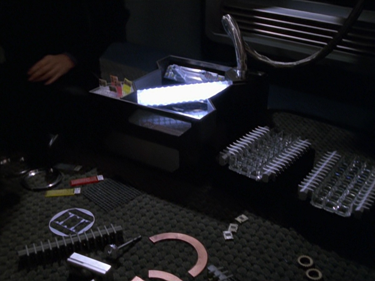 extant_StarTrek_VOY_7x11-Shattered_0128.jpg