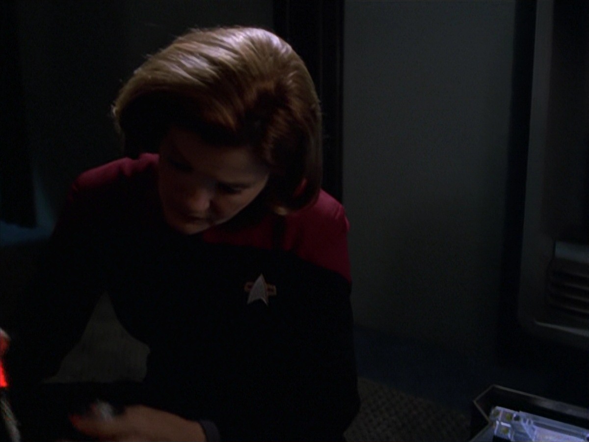 extant_StarTrek_VOY_7x11-Shattered_0133.jpg