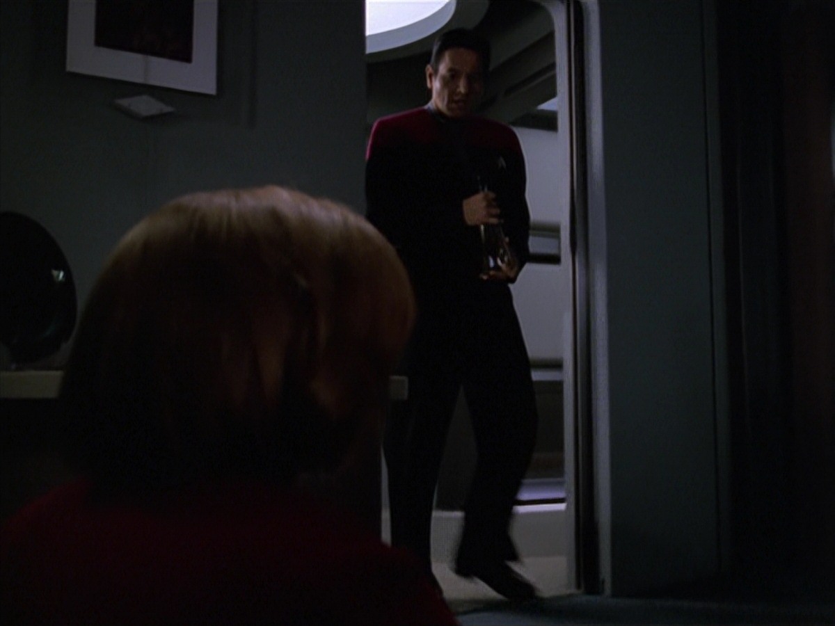 extant_StarTrek_VOY_7x11-Shattered_0136.jpg