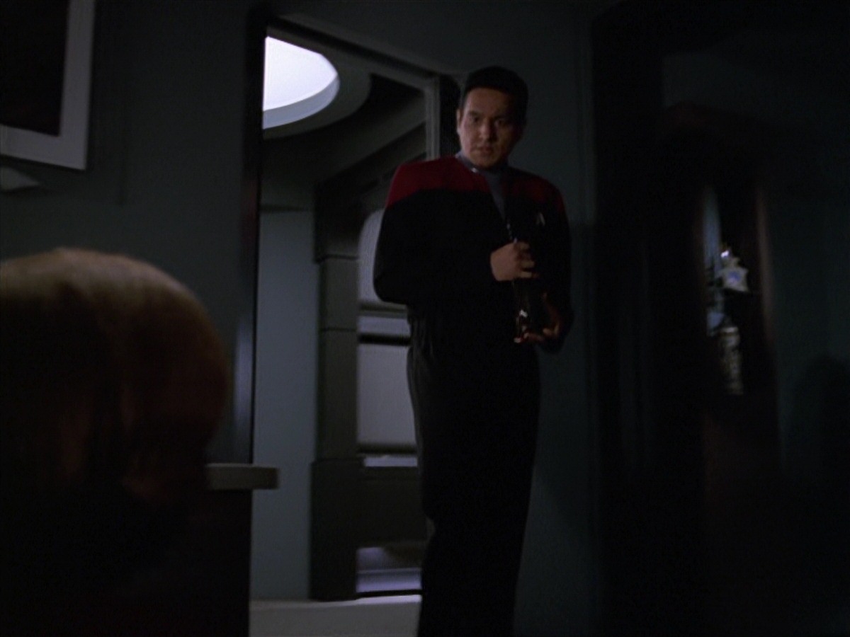 extant_StarTrek_VOY_7x11-Shattered_0137.jpg