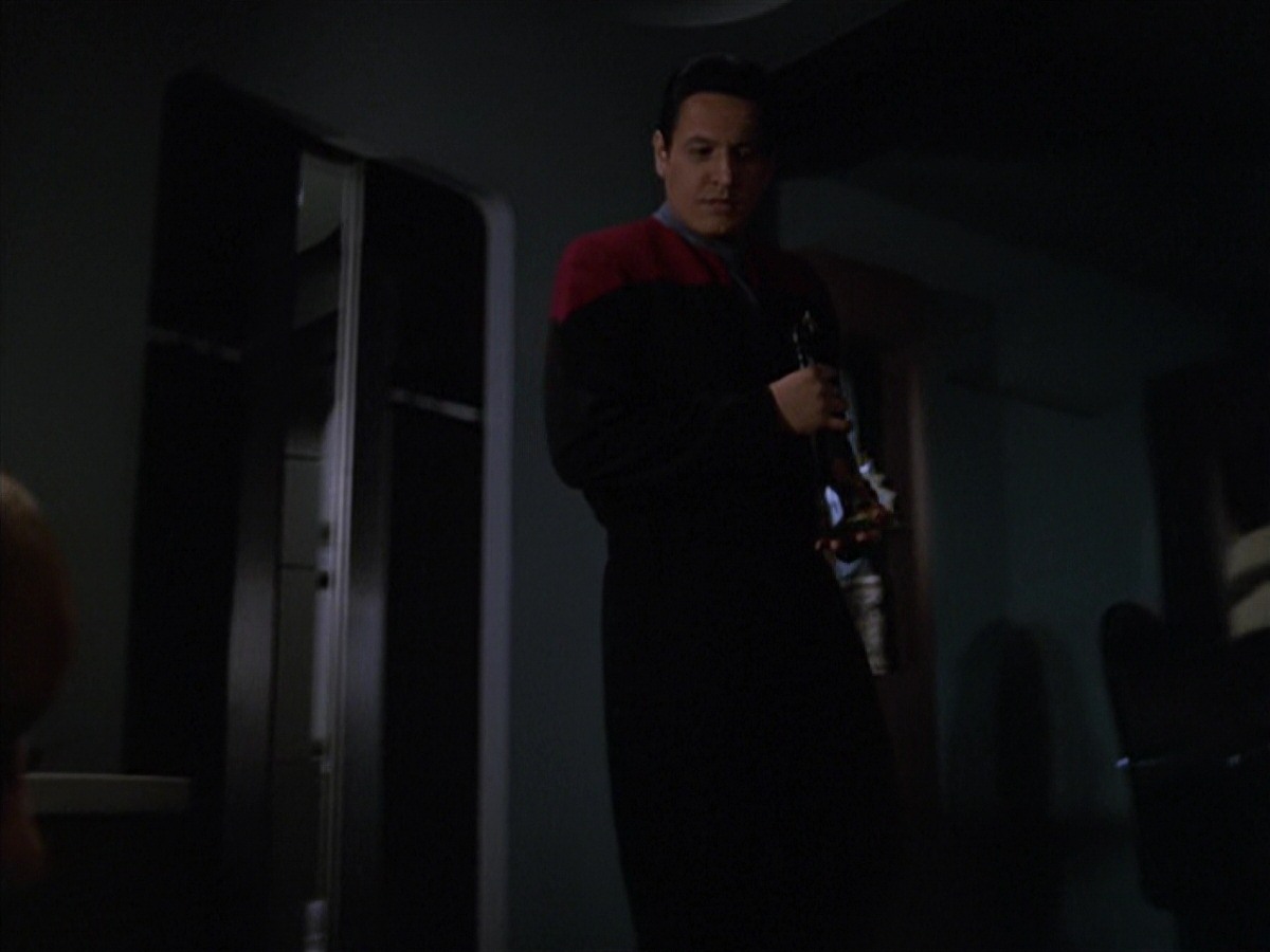extant_StarTrek_VOY_7x11-Shattered_0138.jpg