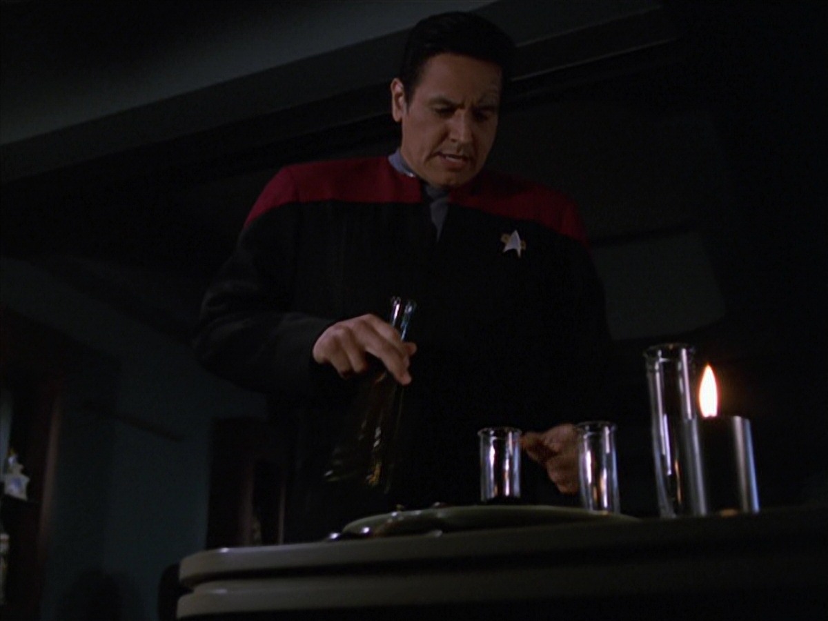 extant_StarTrek_VOY_7x11-Shattered_0141.jpg