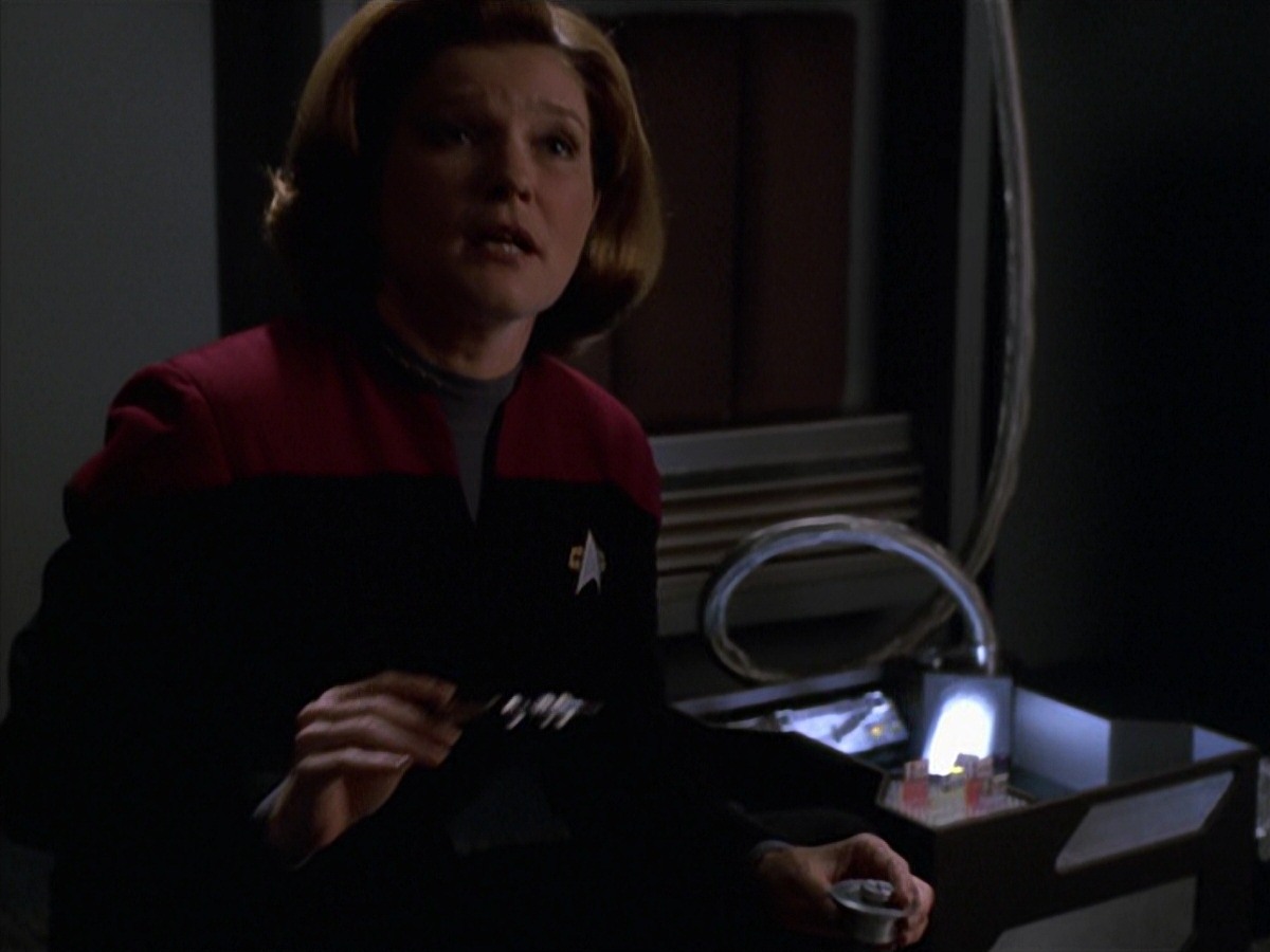 extant_StarTrek_VOY_7x11-Shattered_0147.jpg