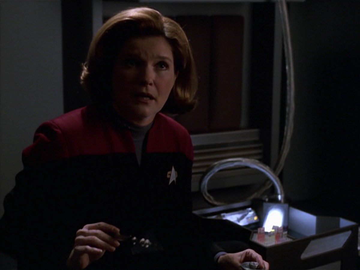extant_StarTrek_VOY_7x11-Shattered_0148.jpg