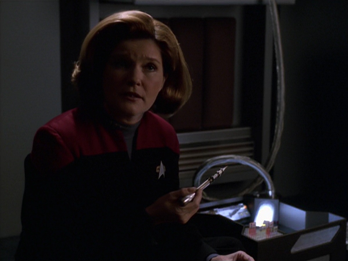 extant_StarTrek_VOY_7x11-Shattered_0149.jpg