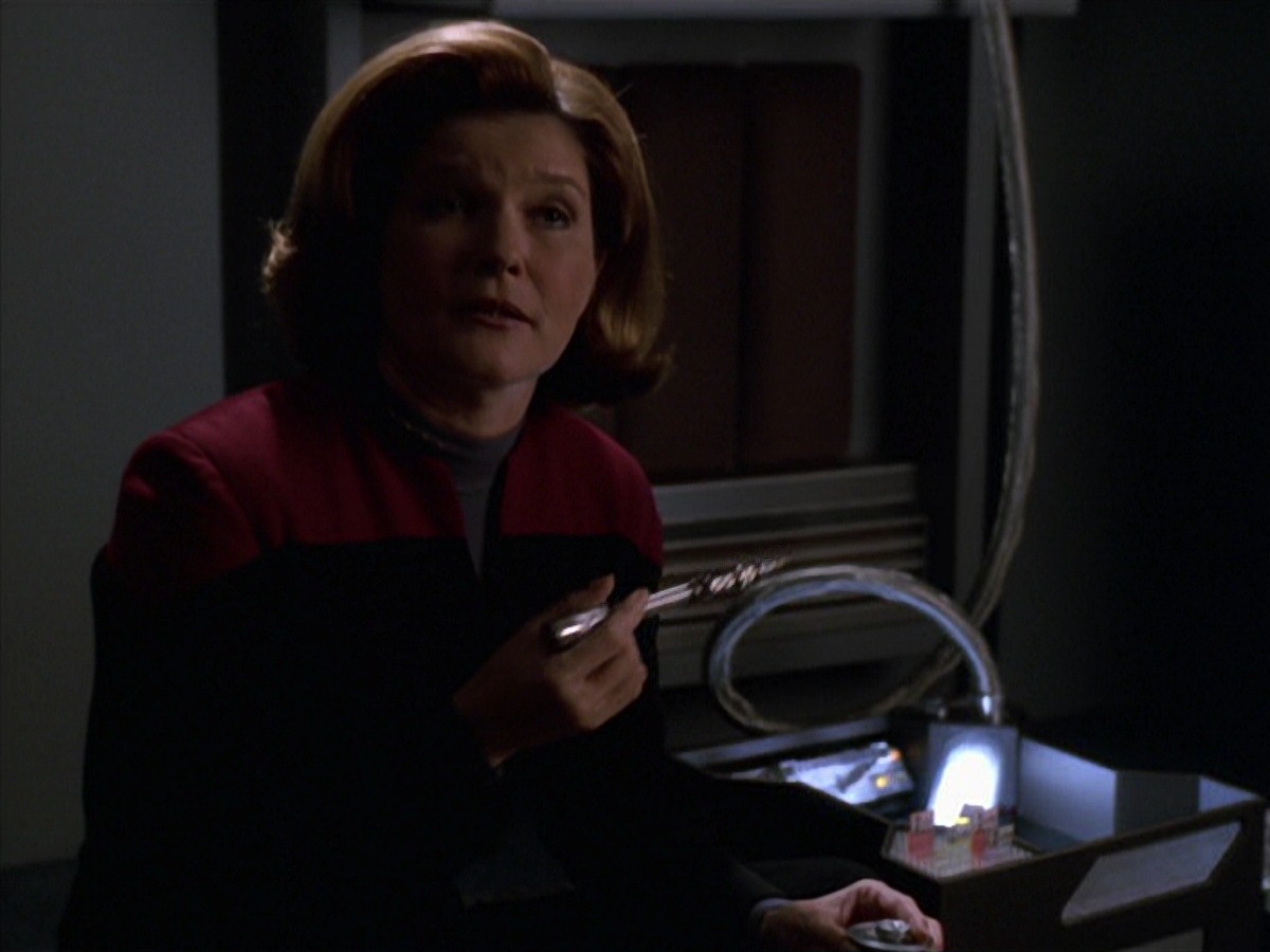 extant_StarTrek_VOY_7x11-Shattered_0150.jpg