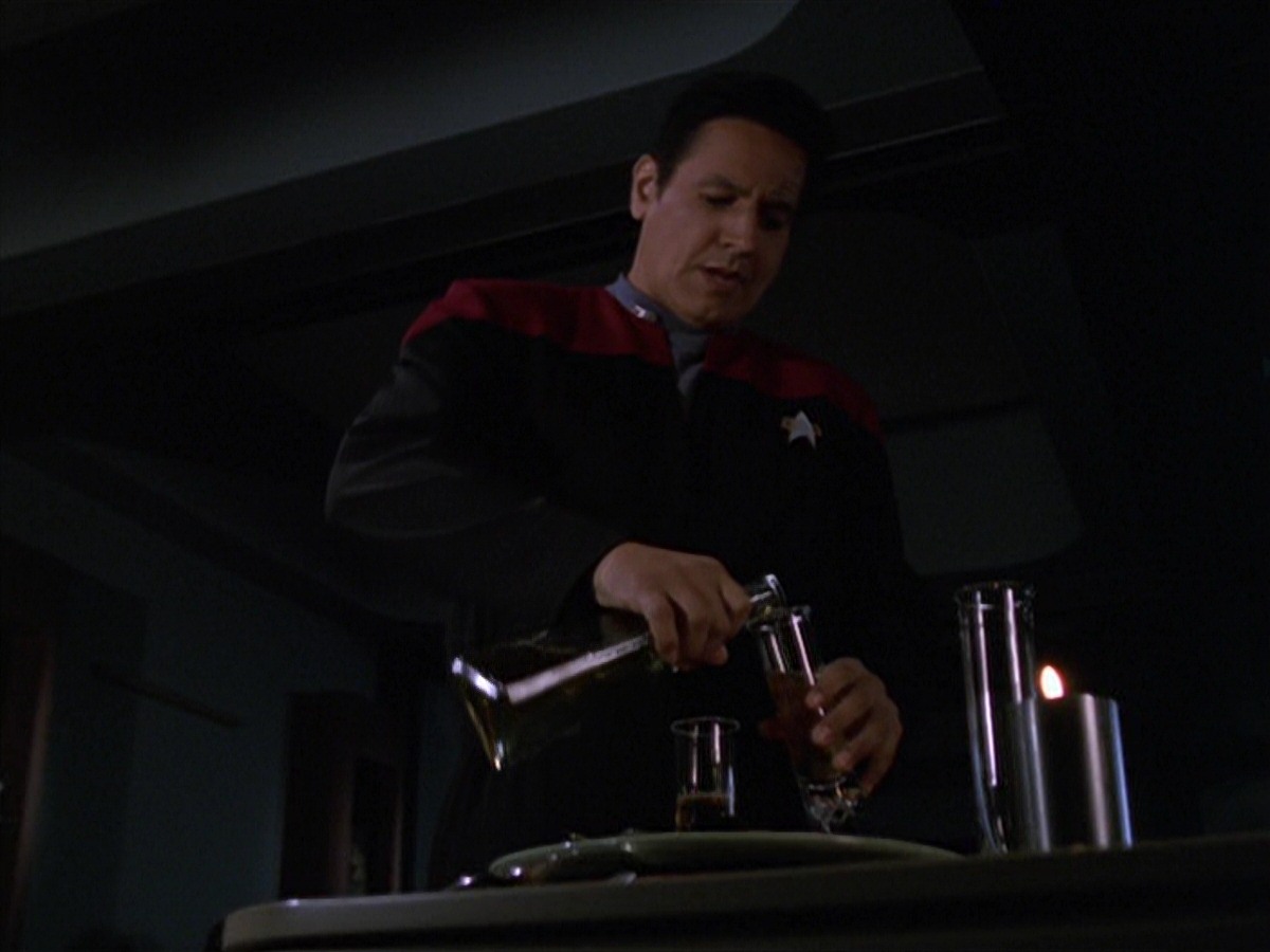 extant_StarTrek_VOY_7x11-Shattered_0154.jpg