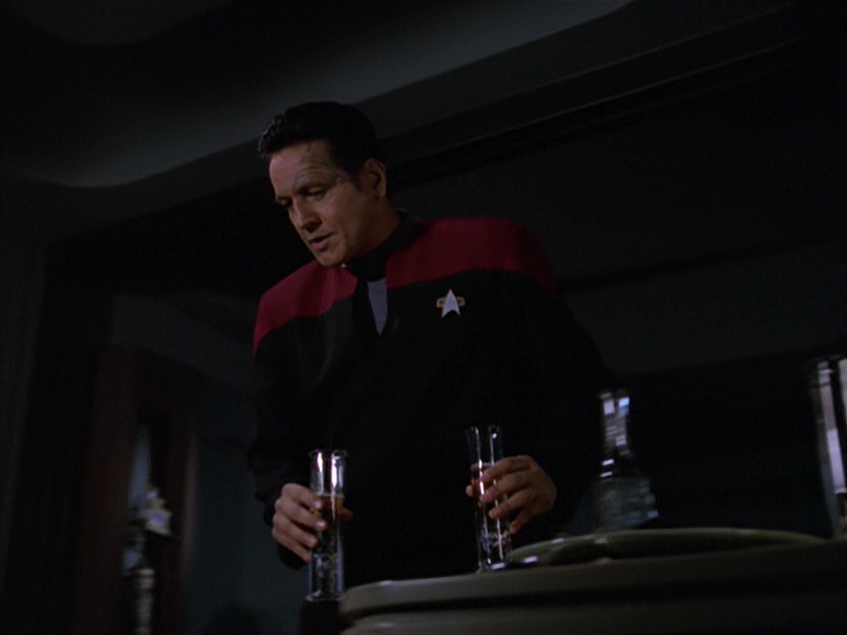 extant_StarTrek_VOY_7x11-Shattered_0158.jpg