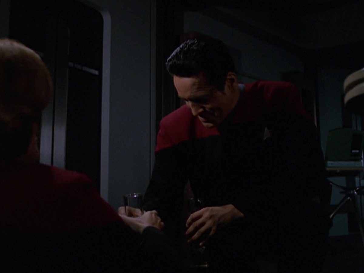 extant_StarTrek_VOY_7x11-Shattered_0162.jpg