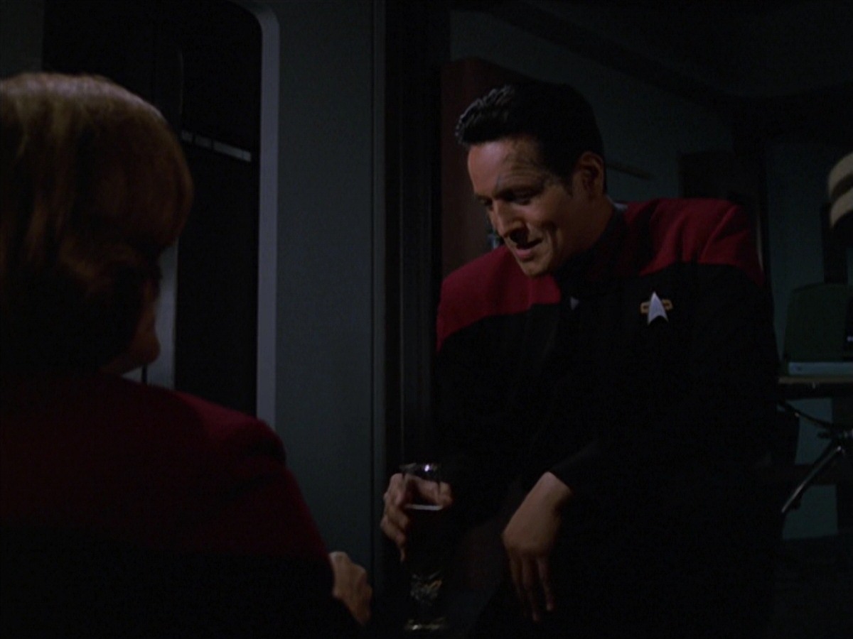 extant_StarTrek_VOY_7x11-Shattered_0165.jpg