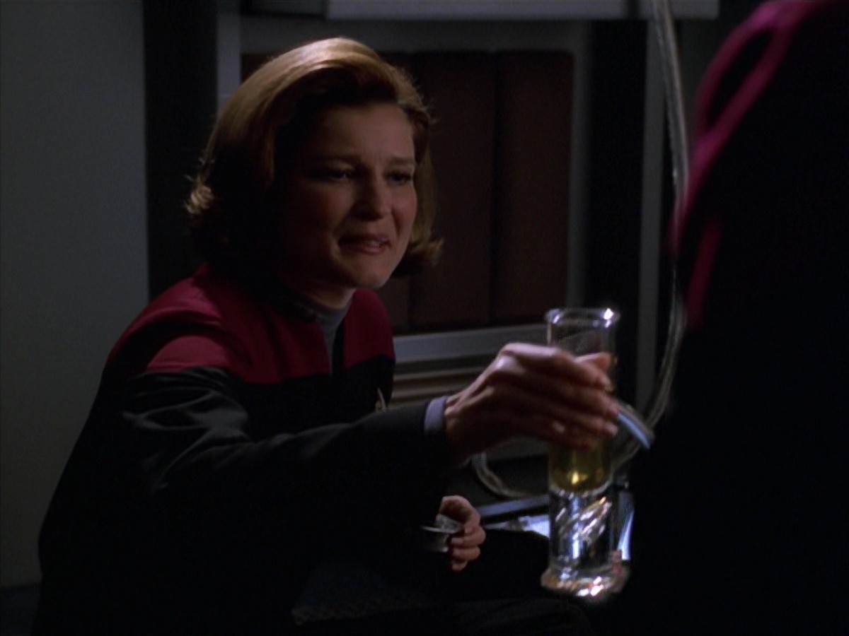 extant_StarTrek_VOY_7x11-Shattered_0173.jpg