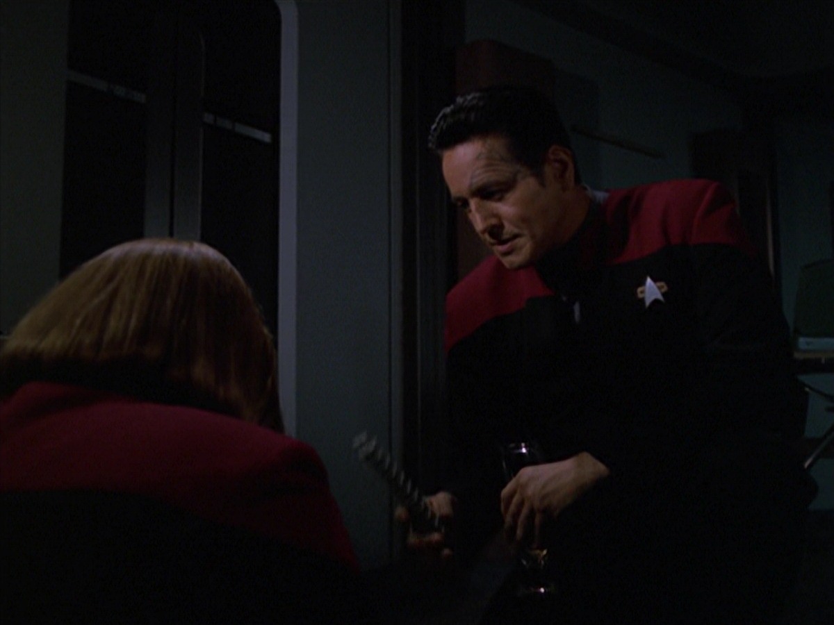 extant_StarTrek_VOY_7x11-Shattered_0178.jpg