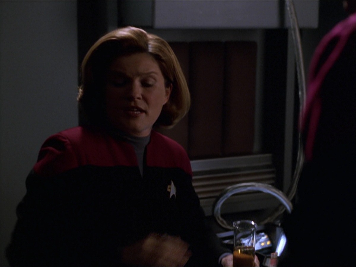 extant_StarTrek_VOY_7x11-Shattered_0189.jpg