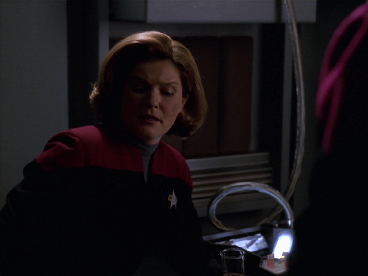 extant_StarTrek_VOY_7x11-Shattered_0191.jpg