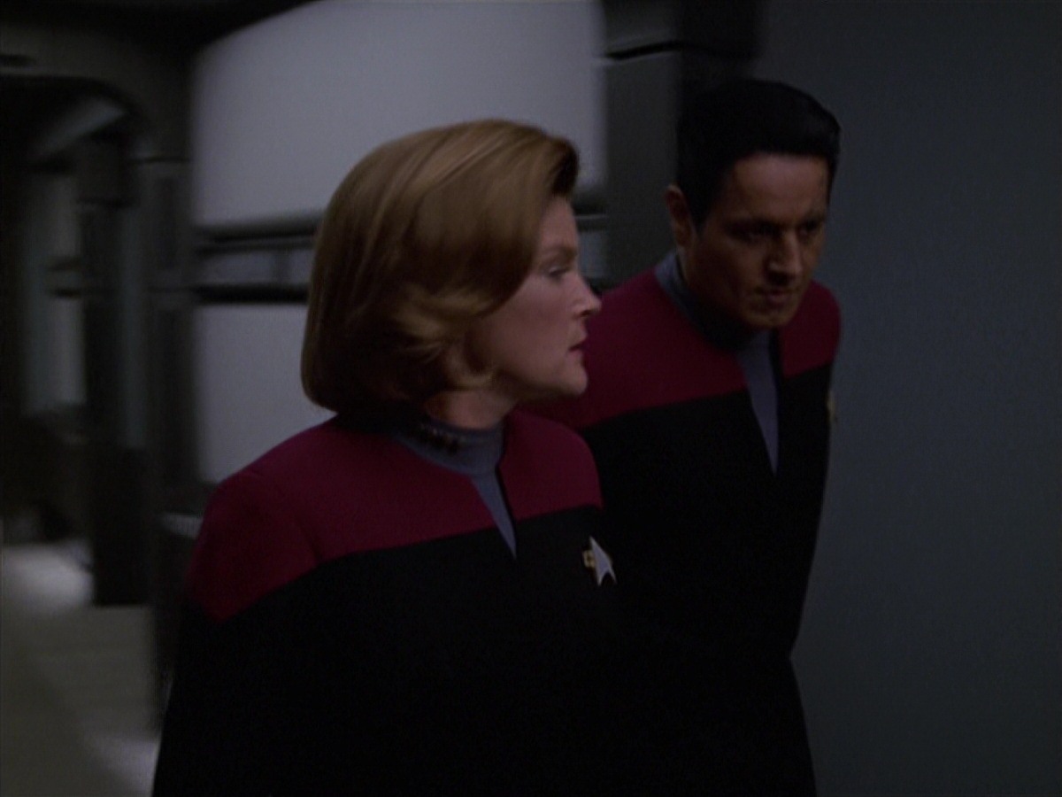 extant_StarTrek_VOY_7x11-Shattered_0207.jpg