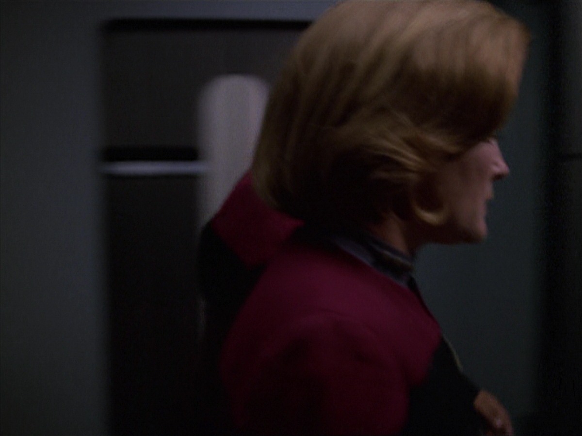 extant_StarTrek_VOY_7x11-Shattered_0208.jpg