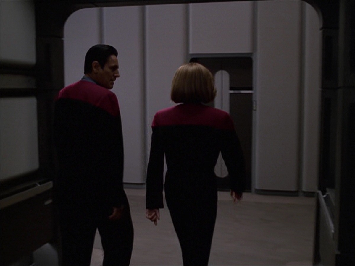 extant_StarTrek_VOY_7x11-Shattered_0211.jpg