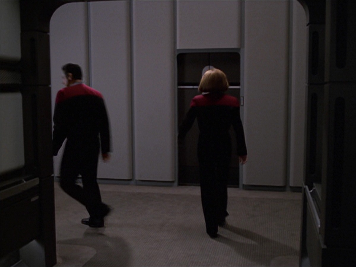 extant_StarTrek_VOY_7x11-Shattered_0213.jpg