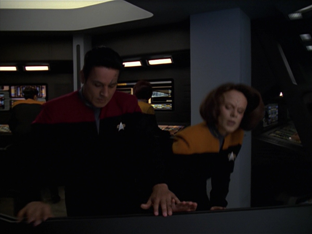 extant_StarTrek_VOY_7x11-Shattered_0244.jpg