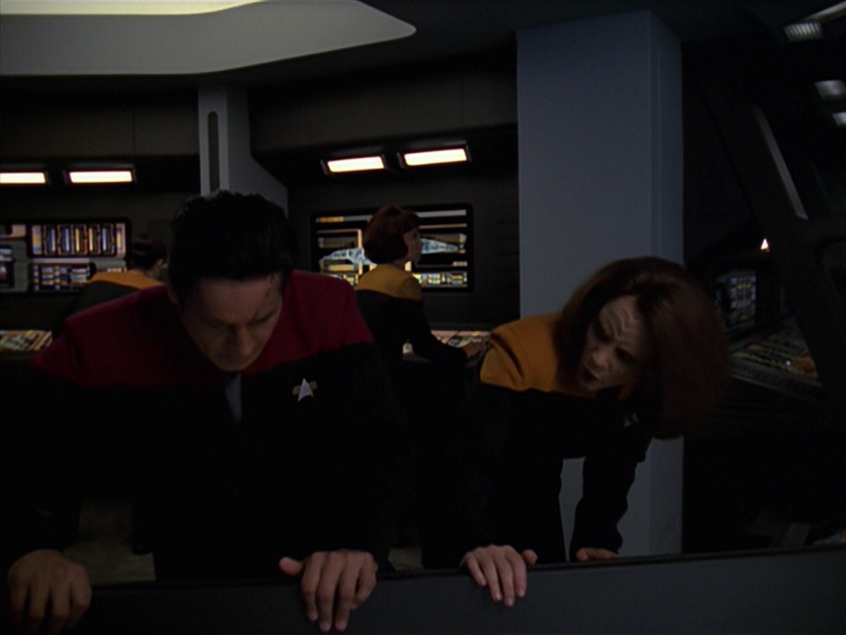 extant_StarTrek_VOY_7x11-Shattered_0245.jpg