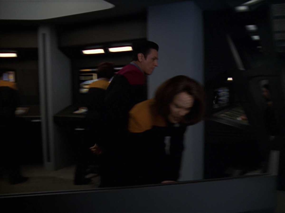 extant_StarTrek_VOY_7x11-Shattered_0247.jpg
