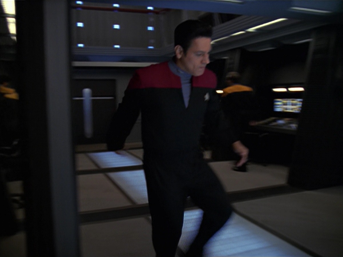 extant_StarTrek_VOY_7x11-Shattered_0249.jpg
