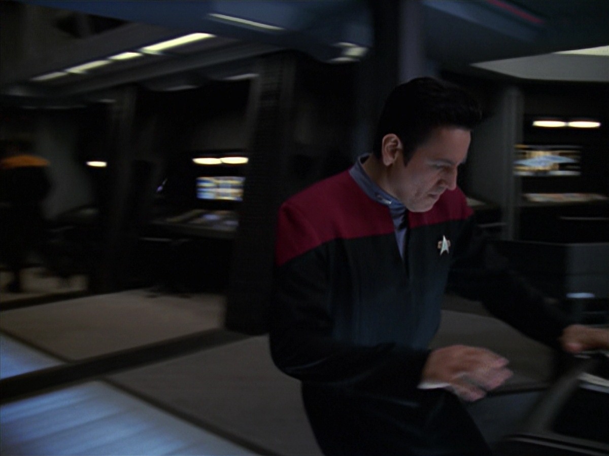 extant_StarTrek_VOY_7x11-Shattered_0250.jpg