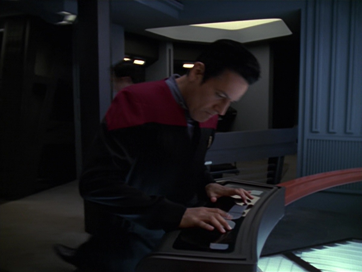 extant_StarTrek_VOY_7x11-Shattered_0251.jpg