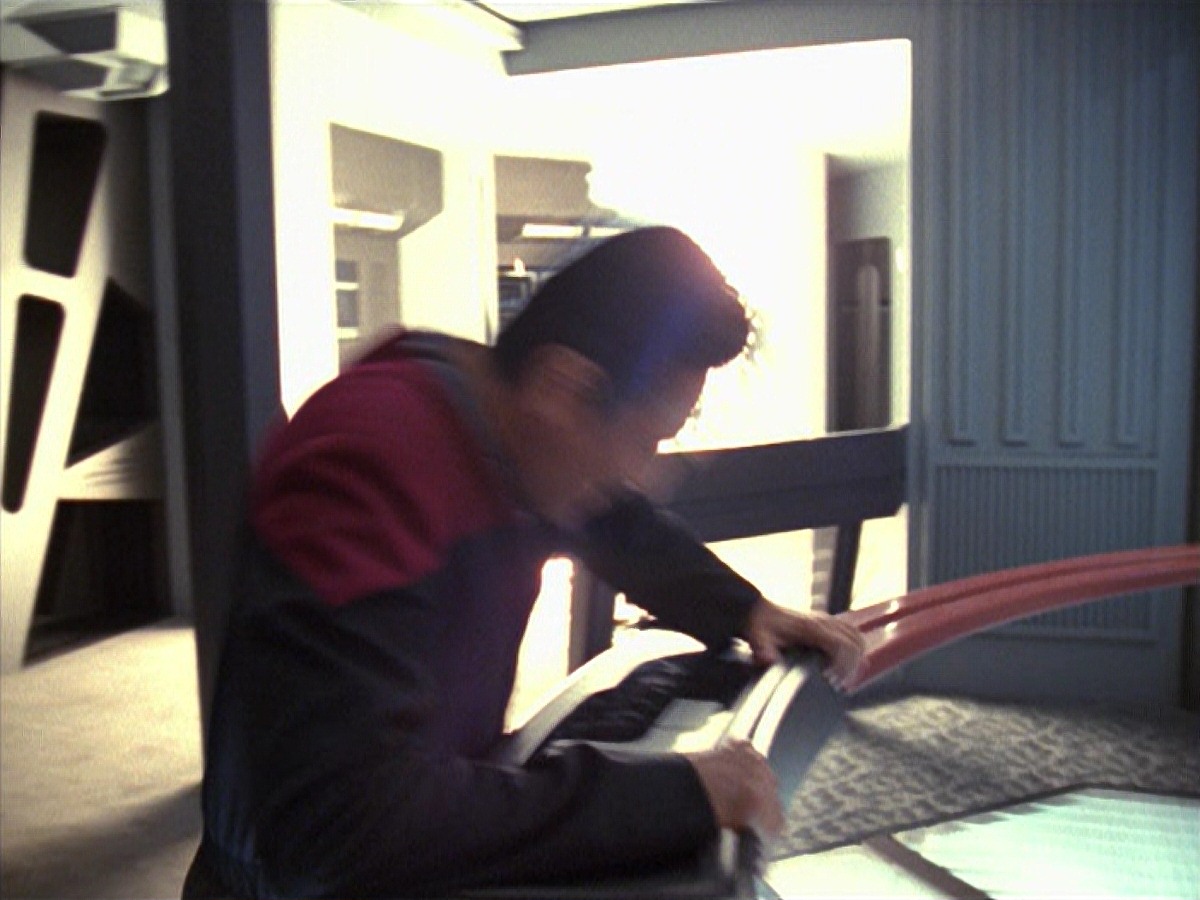 extant_StarTrek_VOY_7x11-Shattered_0258.jpg