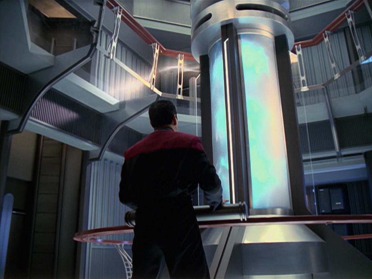 extant_StarTrek_VOY_7x11-Shattered_0261.jpg