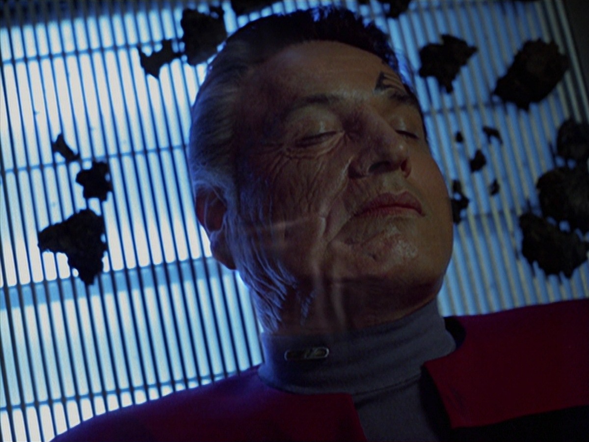 extant_StarTrek_VOY_7x11-Shattered_0280.jpg
