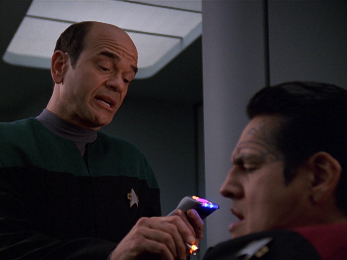 extant_StarTrek_VOY_7x11-Shattered_0454.jpg