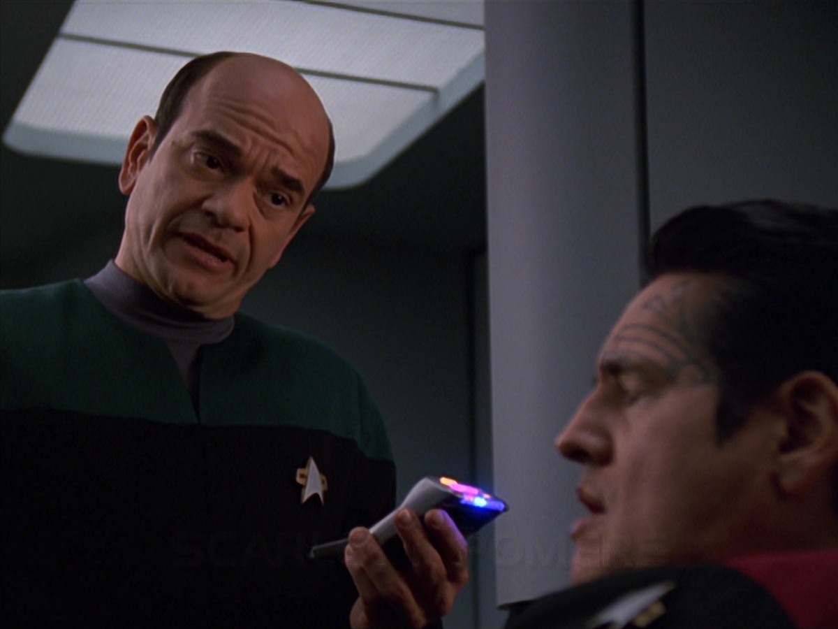 extant_StarTrek_VOY_7x11-Shattered_0458.jpg