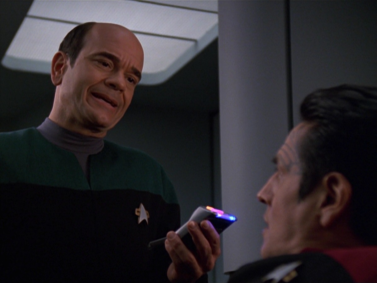 extant_StarTrek_VOY_7x11-Shattered_0466.jpg