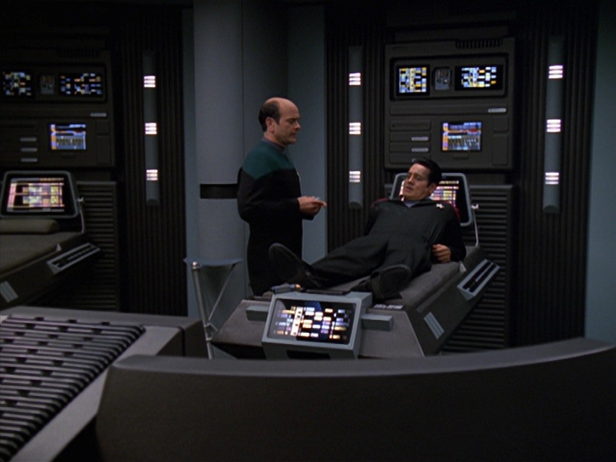 extant_StarTrek_VOY_7x11-Shattered_0478.jpg