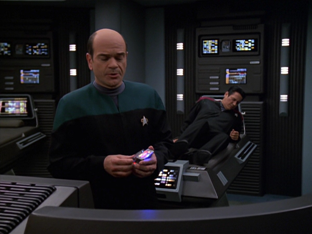 extant_StarTrek_VOY_7x11-Shattered_0483.jpg