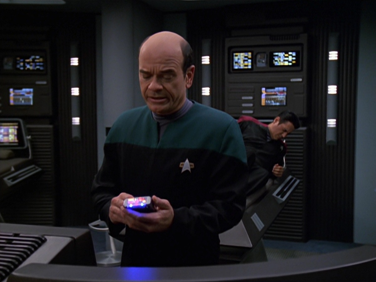 extant_StarTrek_VOY_7x11-Shattered_0484.jpg