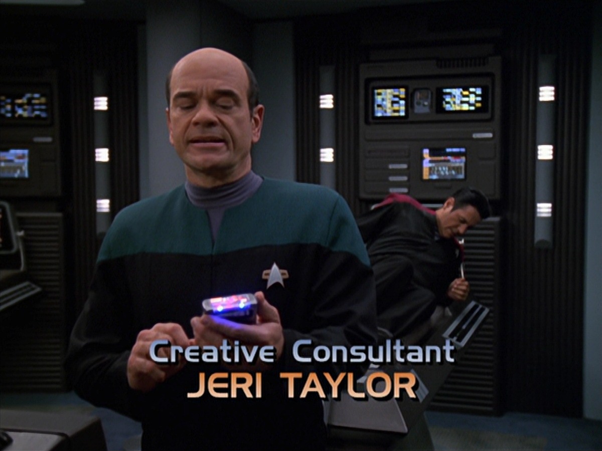 extant_StarTrek_VOY_7x11-Shattered_0487.jpg